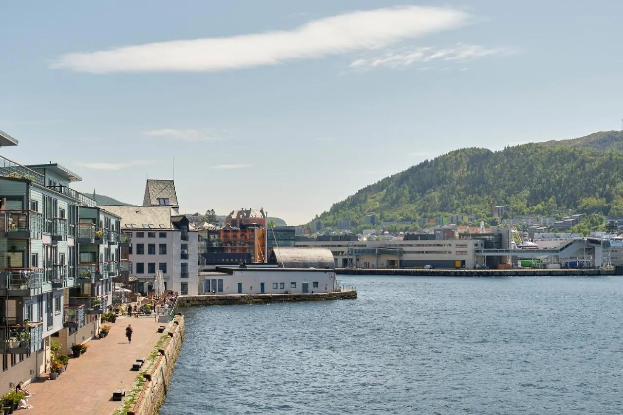 Sea-Kissed Elegance: Your Bergen City Retreat Apartment Norway